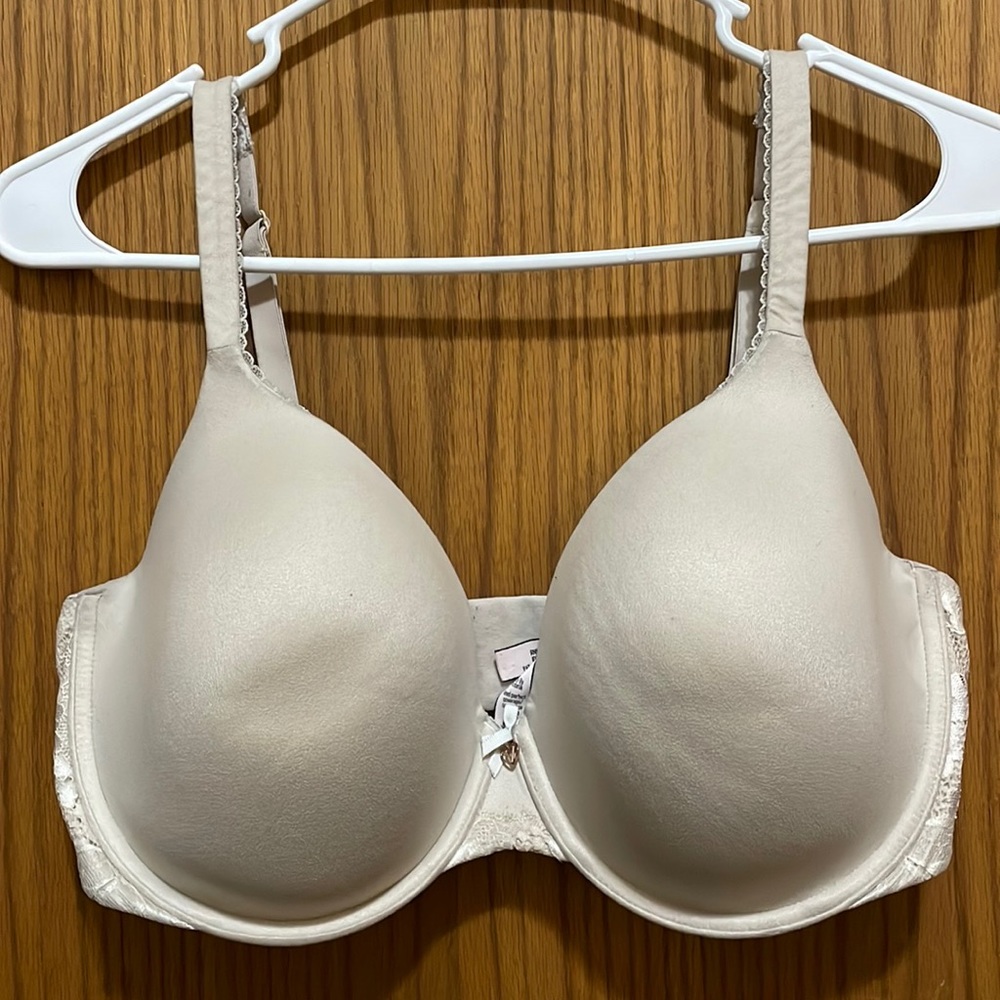 ❤️‍🔥❤️‍🔥 2 for $35❤️‍🔥❤️‍🔥 Victorias Secret nude bra